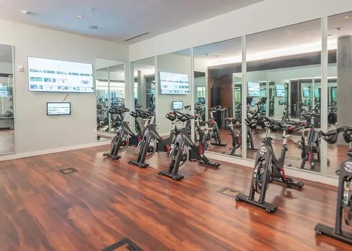 Apartment Chic 1bd - Pool, Gym, Parking, W-d - Sleeps 4 *
