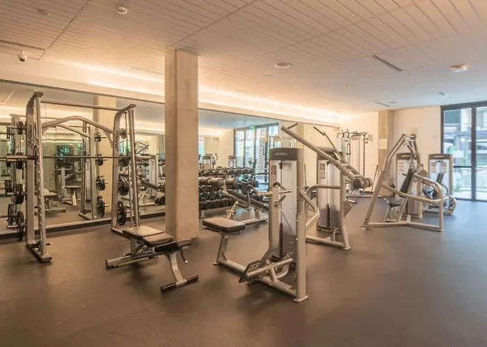 Chic 1bd - Pool, Gym, Parking, W-d - Sleeps 4 Apartment
