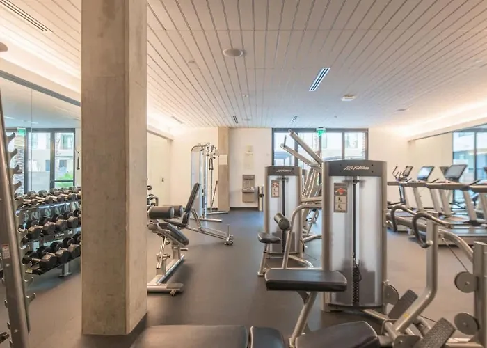Apartment Chic 1bd - Pool, Gym, Parking, W-d - Sleeps 4