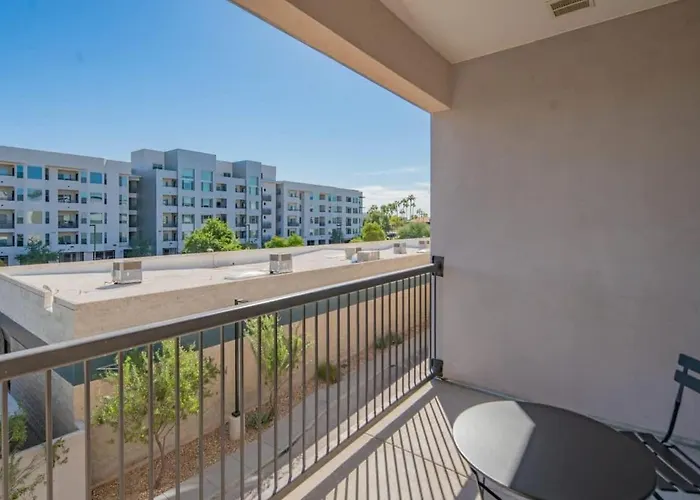 Chic 1bd - Pool, Gym, Parking, W-d - Sleeps 4 Apartment *