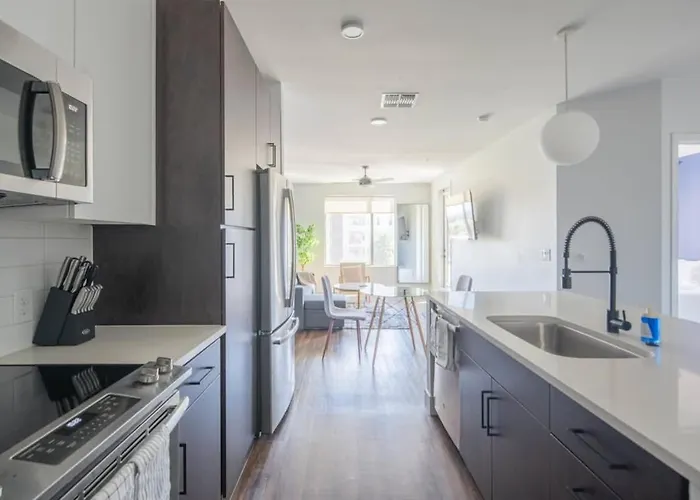 Apartment Chic 1bd - Pool, Gym, Parking, W-d - Sleeps 4 *
