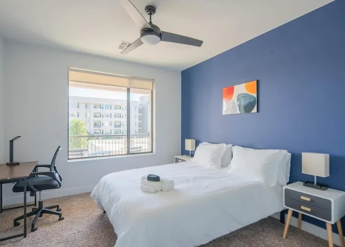 Chic 1bd - Pool, Gym, Parking, W-d - Sleeps 4