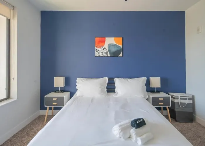 Chic 1bd - Pool, Gym, Parking, W-d - Sleeps 4 Apartment