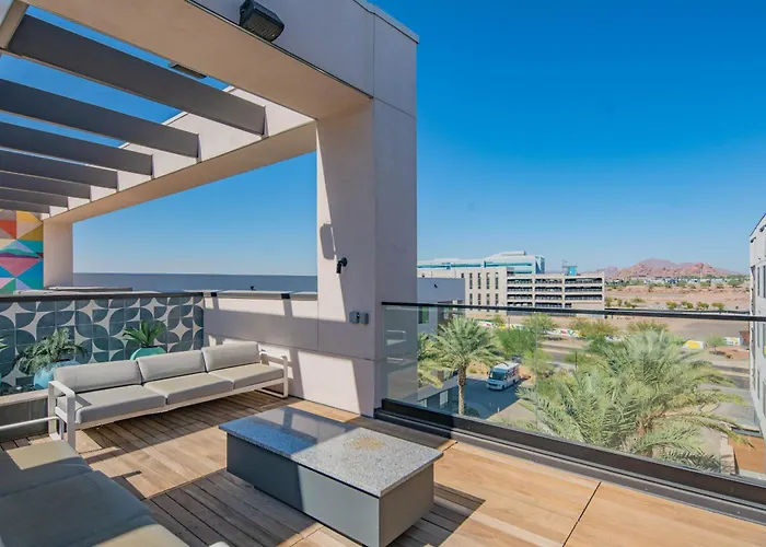Chic 1bd - Pool, Gym, Parking, W-d - Sleeps 4 *