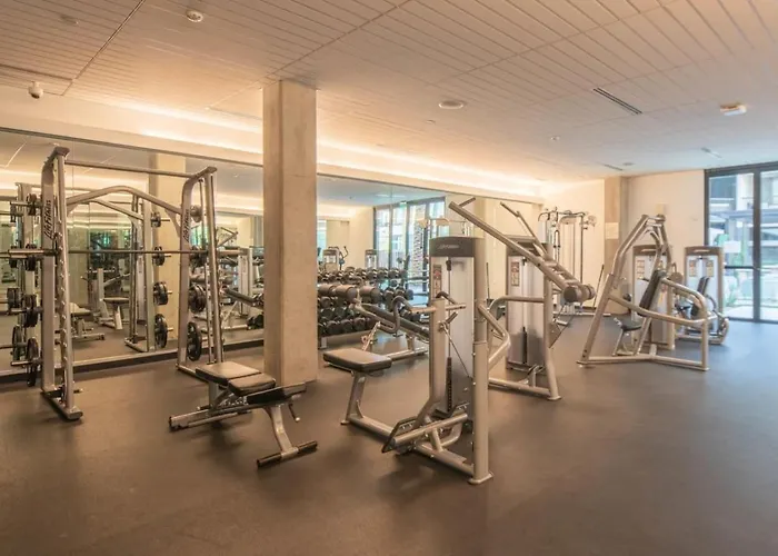Chic 1bd - Pool, Gym, Parking, W-d - Sleeps 4 Apartment