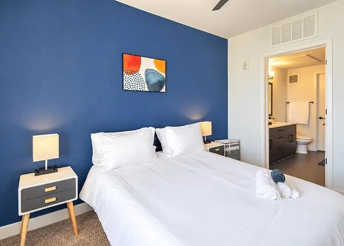 Chic 1bd - Pool, Gym, Parking, W-d - Sleeps 4 Apartment *