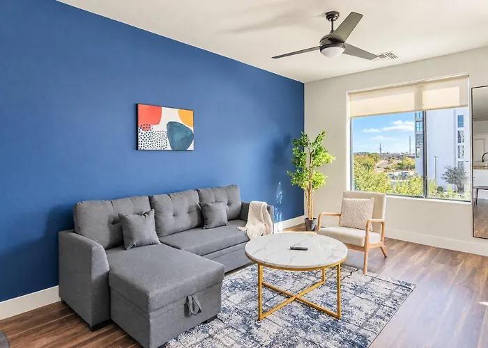 Chic 1bd - Pool, Gym, Parking, W-d - Sleeps 4