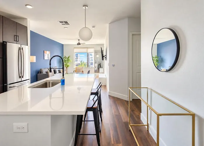 Chic 1bd - Pool, Gym, Parking, W-d - Sleeps 4