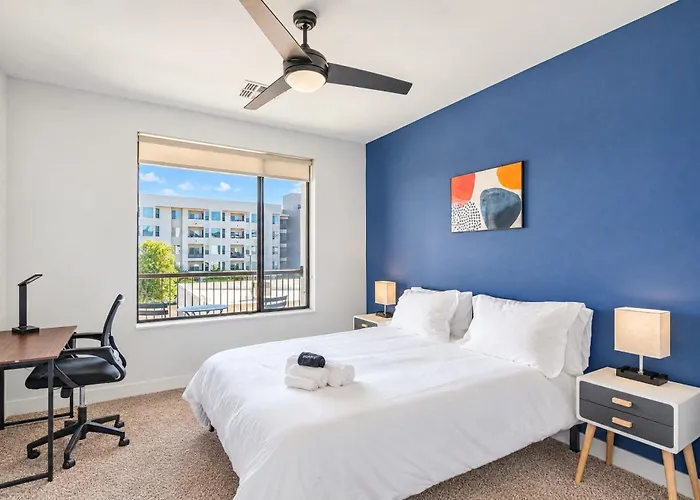 Chic 1bd - Pool, Gym, Parking, W-d - Sleeps 4 *